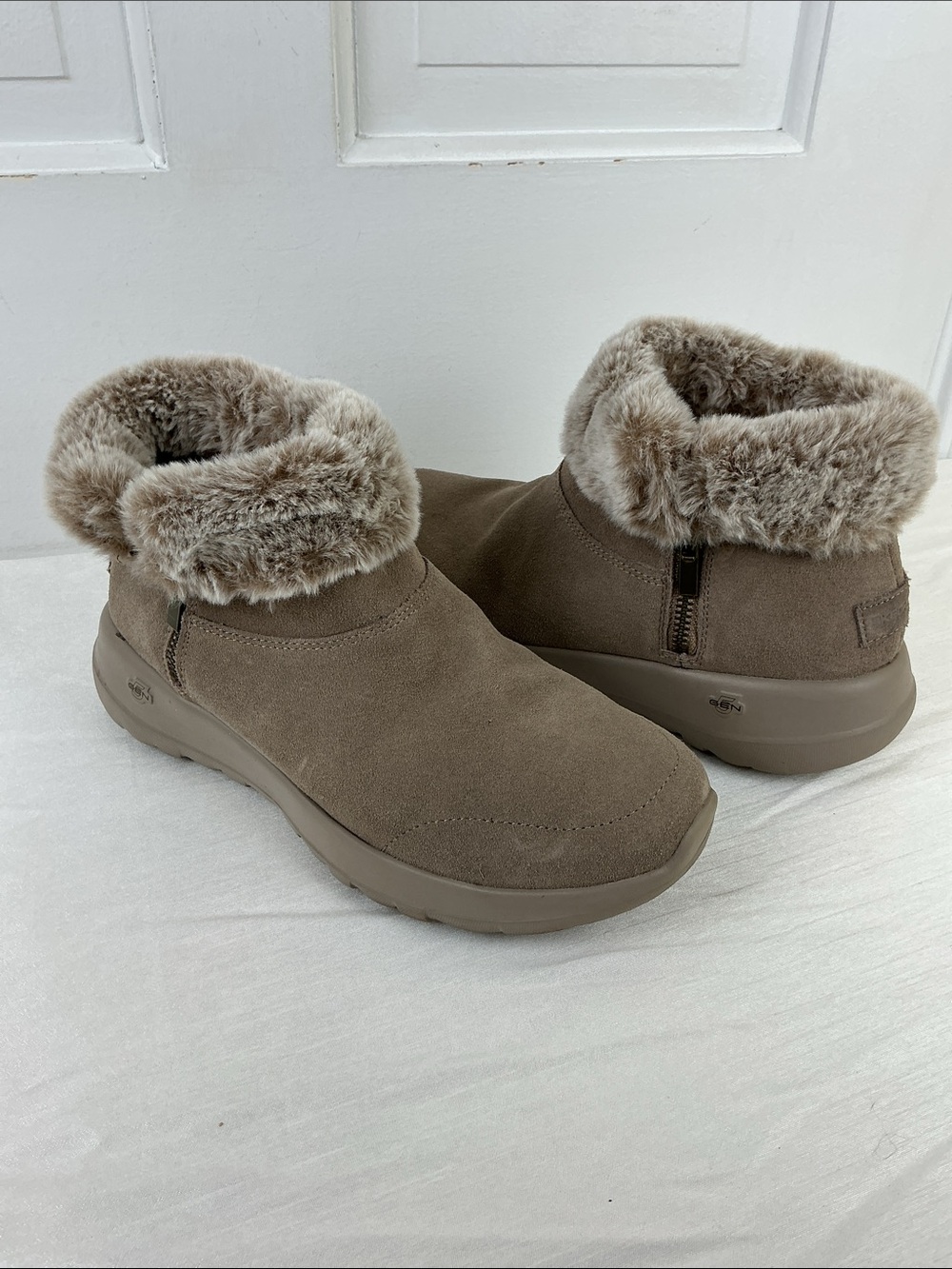 Skechers On-the-go Joy Savvy Ankle
Boots size 8.5 - in excellent condition
